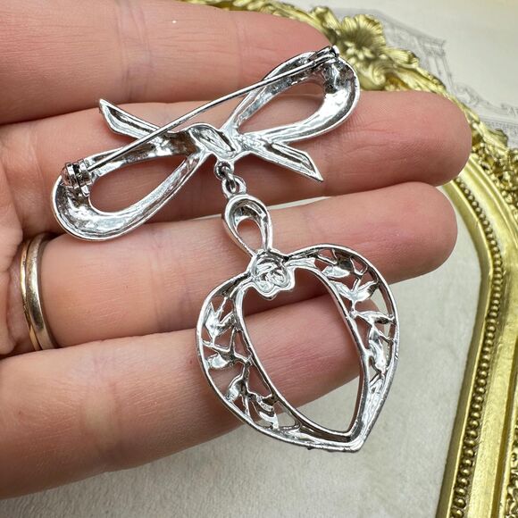 Vintage Silver Tone Heart and Ribbon Bow Brooch Pin - Picture 3 of 3